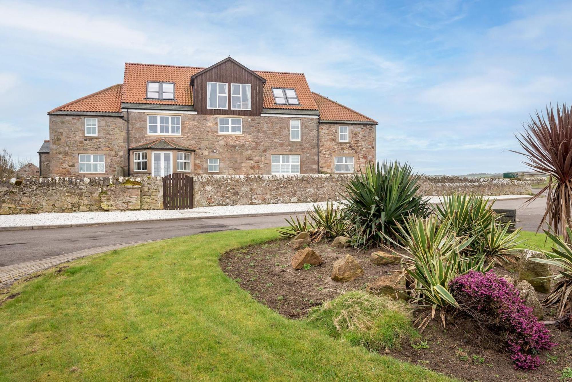 Craighead No 2 - Golf Course View Apartment *